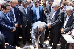کلنگ احداث مدرسه ۱۲ کلاسه شهرستان‌ عنبرآباد به زمین زده شد